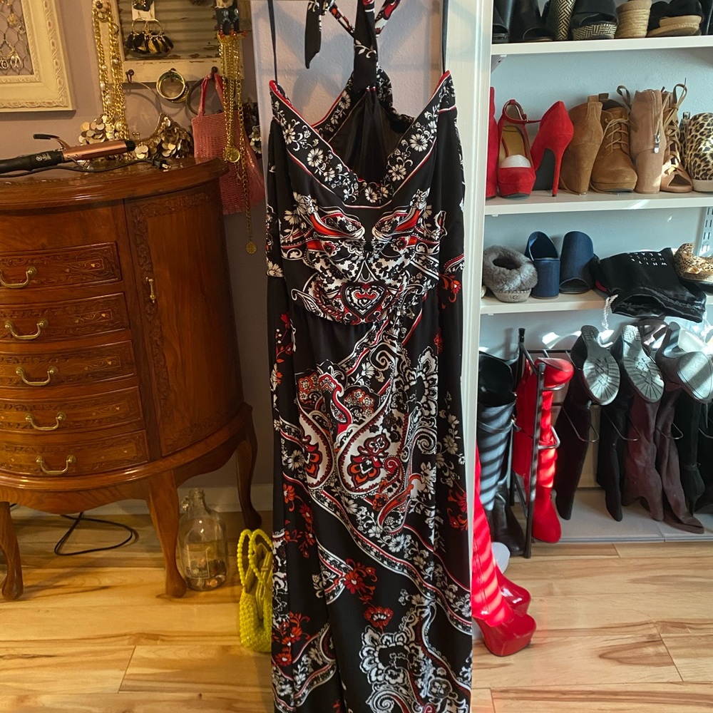 Beautiful & flattering maxi dress! White House Black Market! EUC!